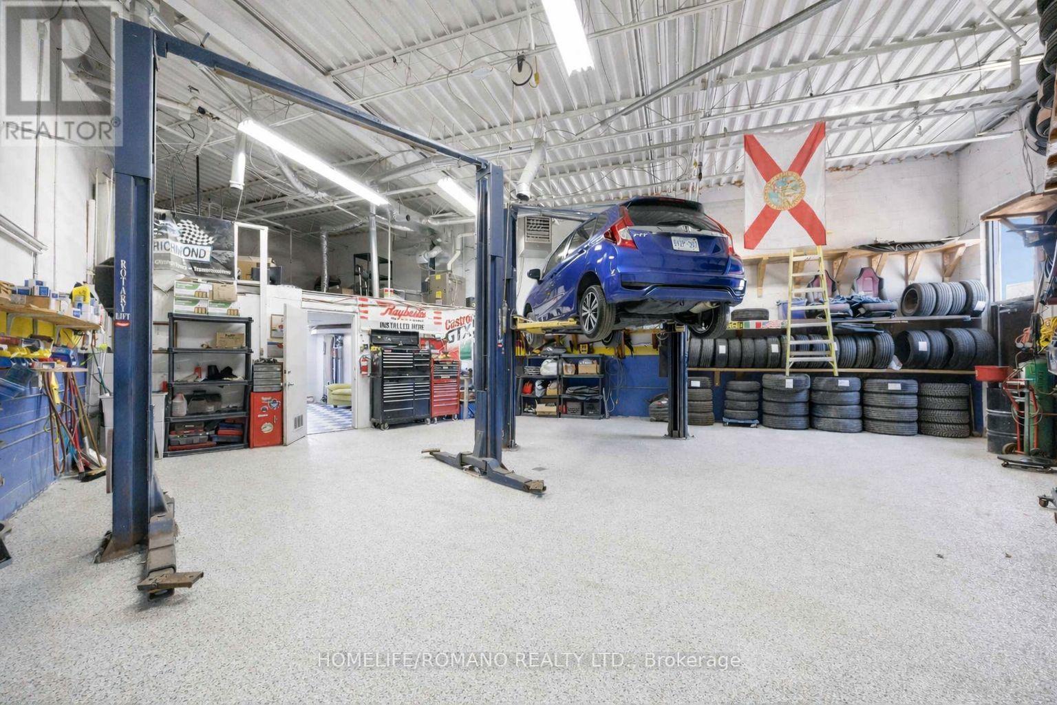 35 - 101 Toro Road, Toronto, Ontario  M3J 2Z1 - Photo 3 - W12951056