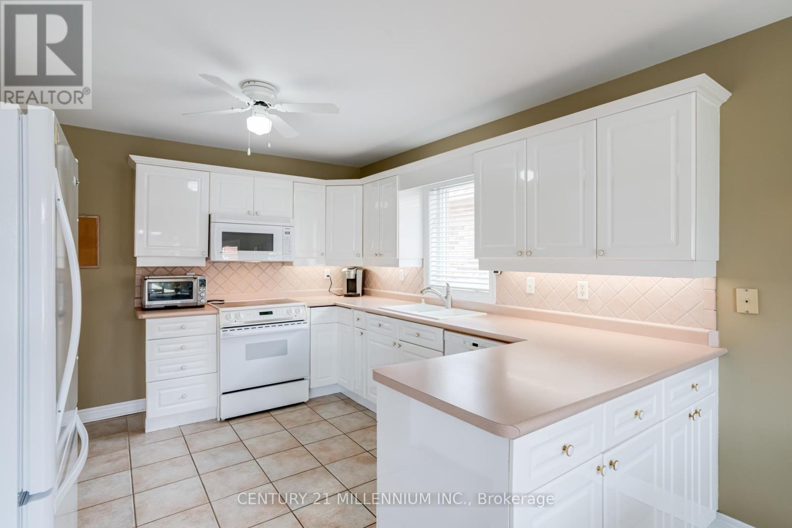 93 Samuel Crescent, Halton Hills, Ontario  L7G 5J3 - Photo 12 - W12951064