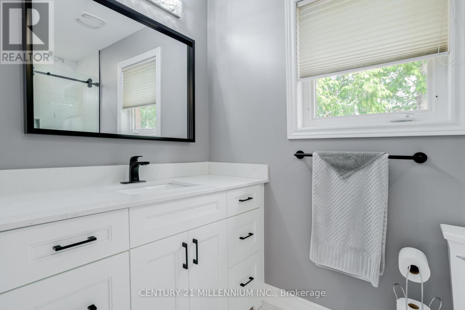 93 Samuel Crescent, Halton Hills, Ontario  L7G 5J3 - Photo 18 - W12951064