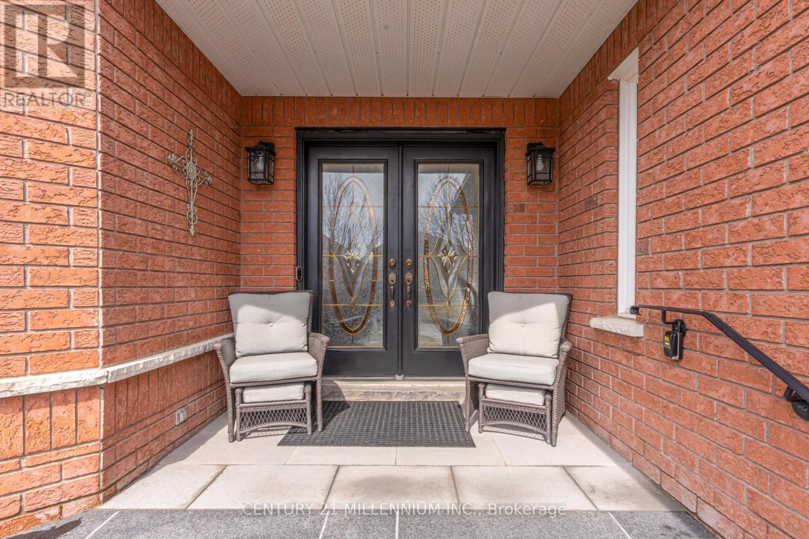 93 Samuel Crescent, Halton Hills, Ontario  L7G 5J3 - Photo 4 - W12951064