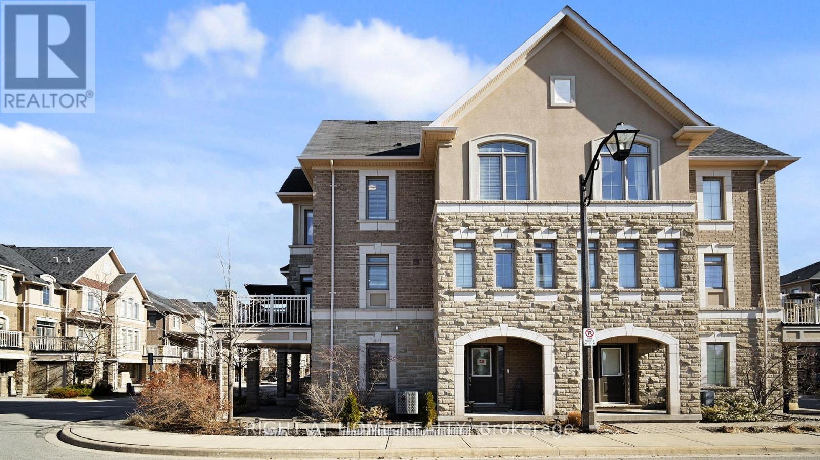 25 - 2435 Greenwich Dr Drive, Oakville, Ontario  L6M 0S4 - Photo 4 - W12951082