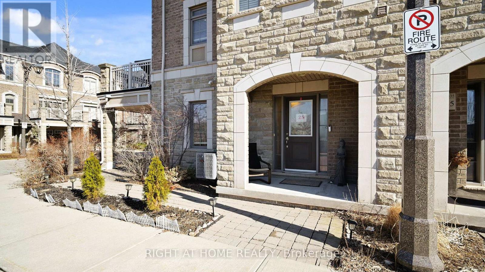 25 - 2435 Greenwich Dr Drive, Oakville, Ontario  L6M 0S4 - Photo 5 - W12951082