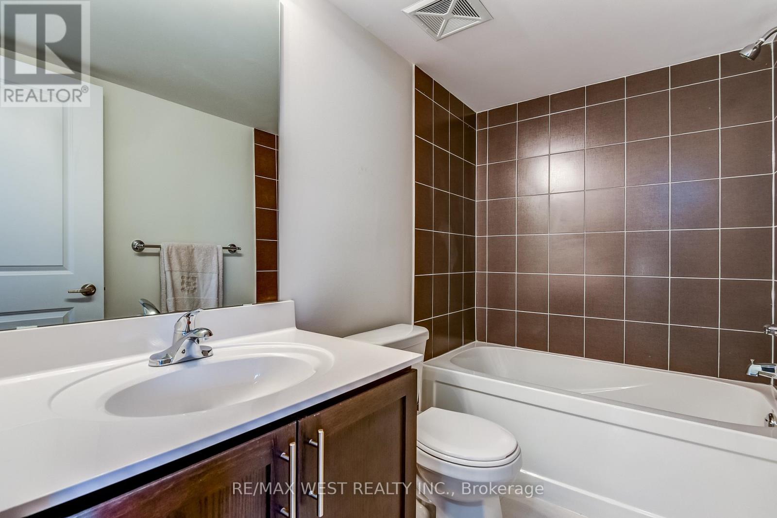Th7 - 24 Fieldway Road, Toronto, Ontario  M8Z 3L1 - Photo 15 - W12951102