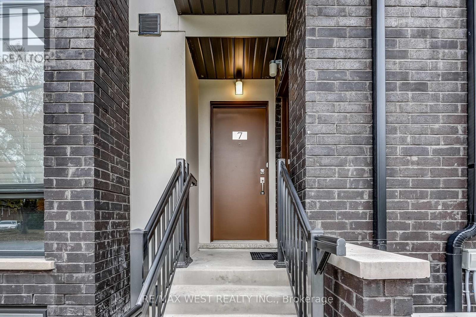 Th7 - 24 Fieldway Road, Toronto, Ontario  M8Z 3L1 - Photo 4 - W12951102