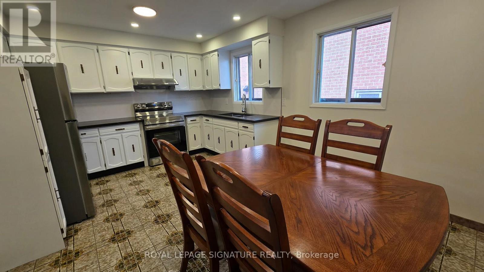 Mainfloor - 4170 Sunset Valley Court, Mississauga, Ontario  L4W 3L5 - Photo 2 - W12951136