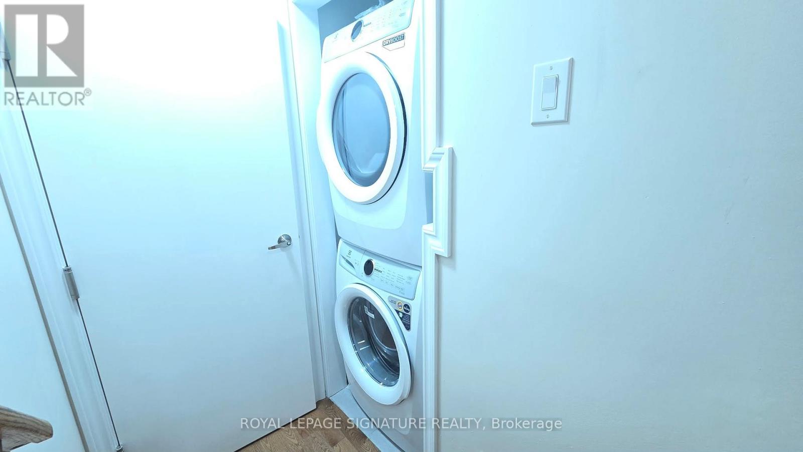 Mainfloor - 4170 Sunset Valley Court, Mississauga, Ontario  L4W 3L5 - Photo 9 - W12951136