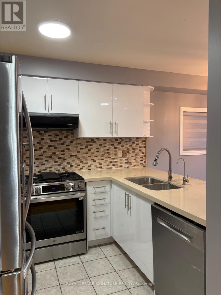 3816 Foxborough Trail, Mississauga, Ontario  L5N 7W4 - Photo 10 - W12951236