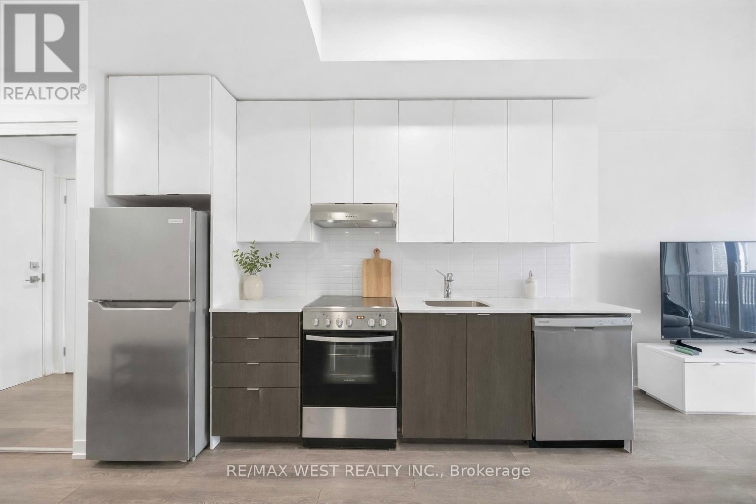 311 - 120 Canon Jackson Drive, Toronto, Ontario  M6M 0B8 - Photo 2 - W12951250