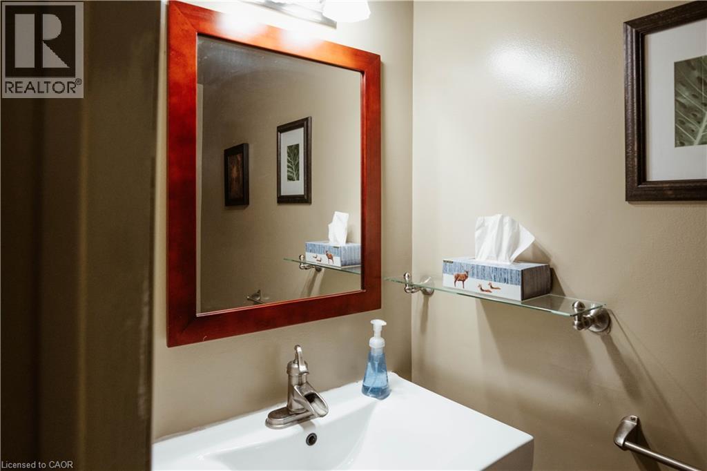 642 Cedargrove Place, Waterloo, Ontario  N2L 4Y9 - Photo 16 - 40817253