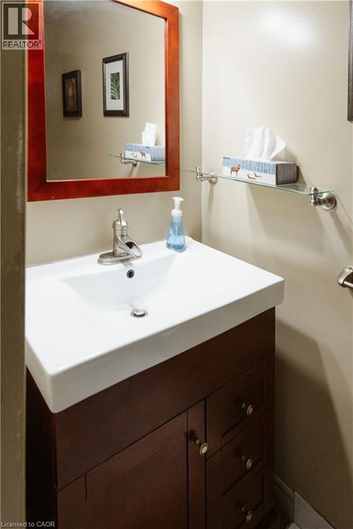 642 Cedargrove Place, Waterloo, Ontario  N2L 4Y9 - Photo 17 - 40817253