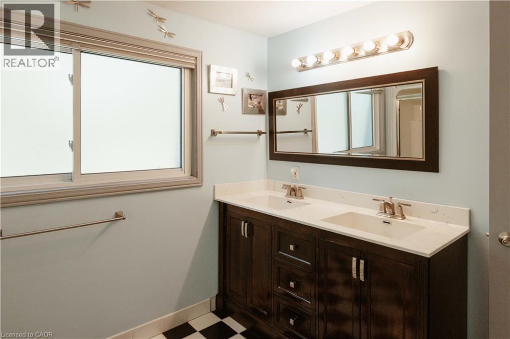 642 Cedargrove Place, Waterloo, Ontario  N2L 4Y9 - Photo 29 - 40817253