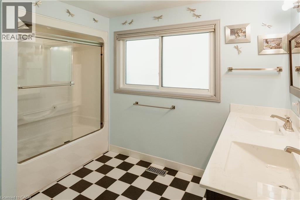 642 Cedargrove Place, Waterloo, Ontario  N2L 4Y9 - Photo 30 - 40817253