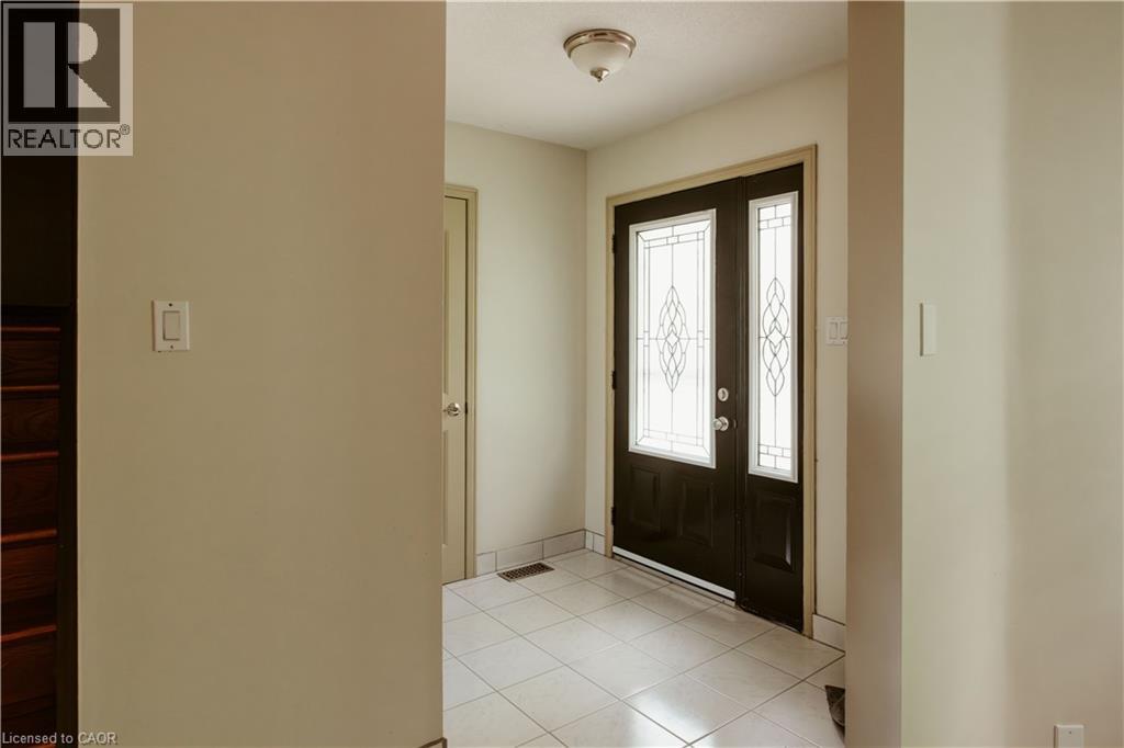 642 Cedargrove Place, Waterloo, Ontario  N2L 4Y9 - Photo 4 - 40817253