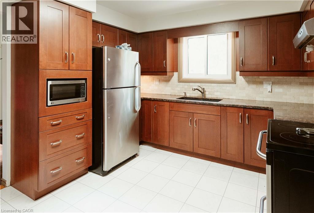 642 Cedargrove Place, Waterloo, Ontario  N2L 4Y9 - Photo 5 - 40817253