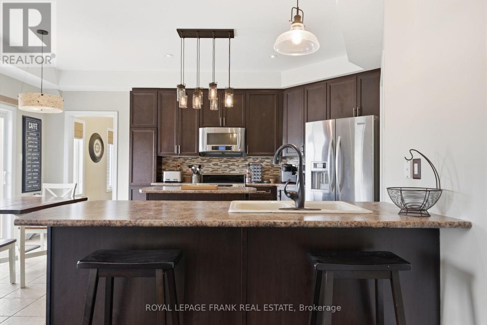 8 Kyle Court, Kawartha Lakes, Ontario  K9V 0E2 - Photo 16 - X12951300