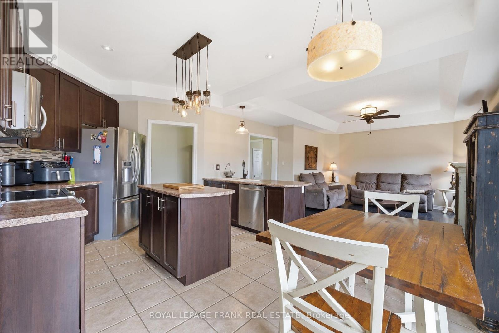 8 Kyle Court, Kawartha Lakes, Ontario  K9V 0E2 - Photo 17 - X12951300