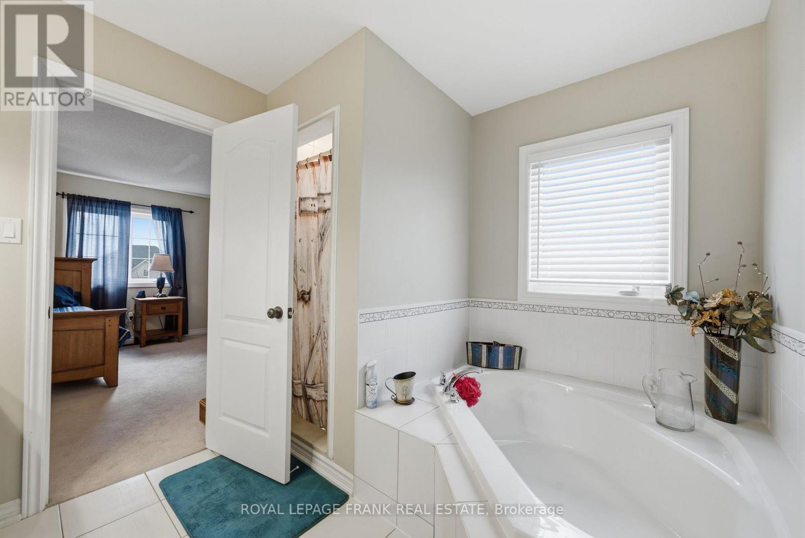 8 Kyle Court, Kawartha Lakes, Ontario  K9V 0E2 - Photo 24 - X12951300