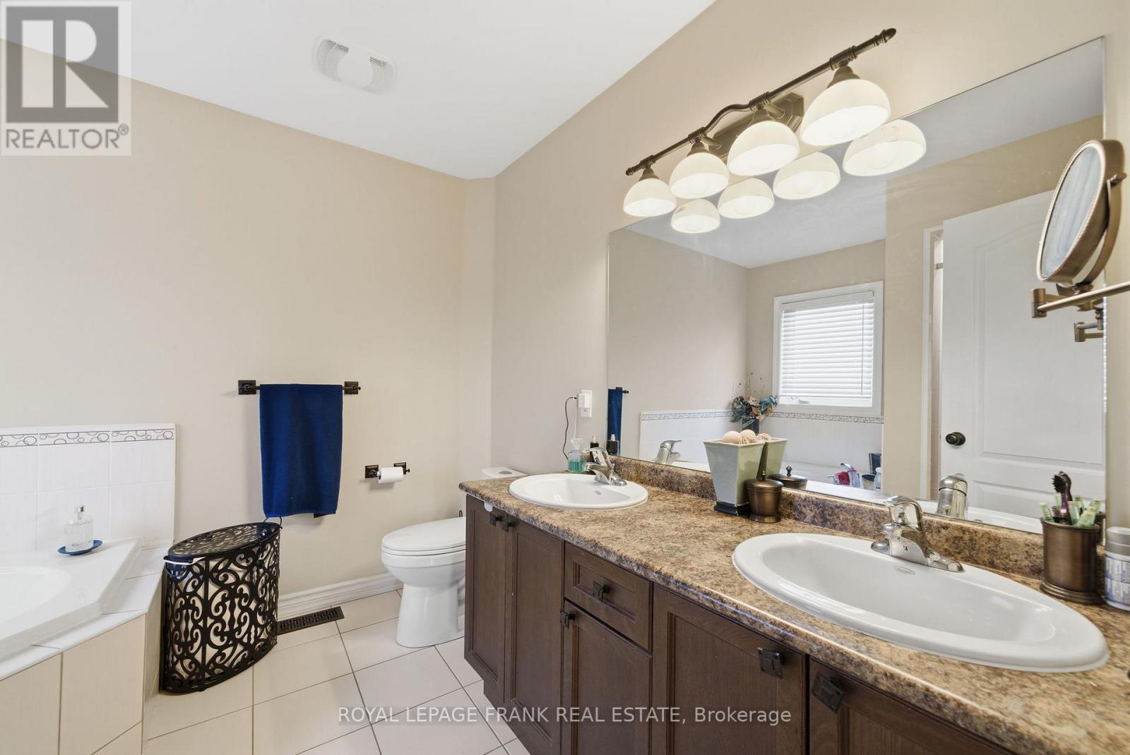 8 Kyle Court, Kawartha Lakes, Ontario  K9V 0E2 - Photo 26 - X12951300