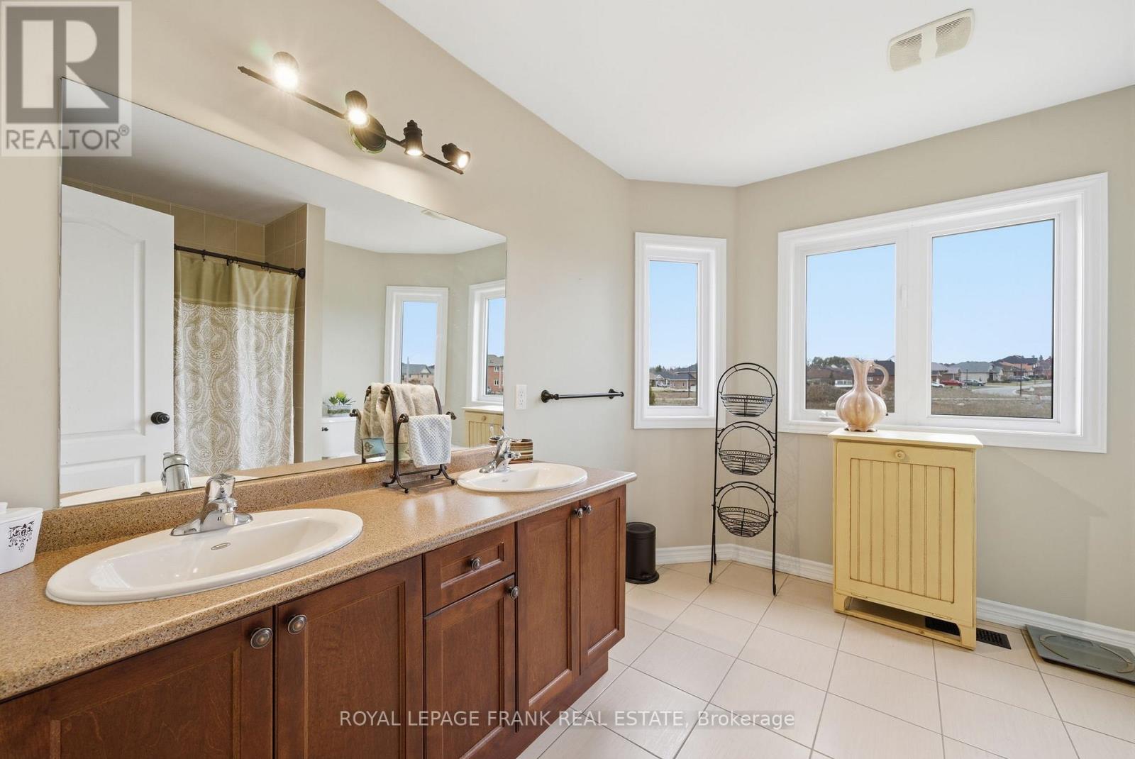 8 Kyle Court, Kawartha Lakes, Ontario  K9V 0E2 - Photo 29 - X12951300