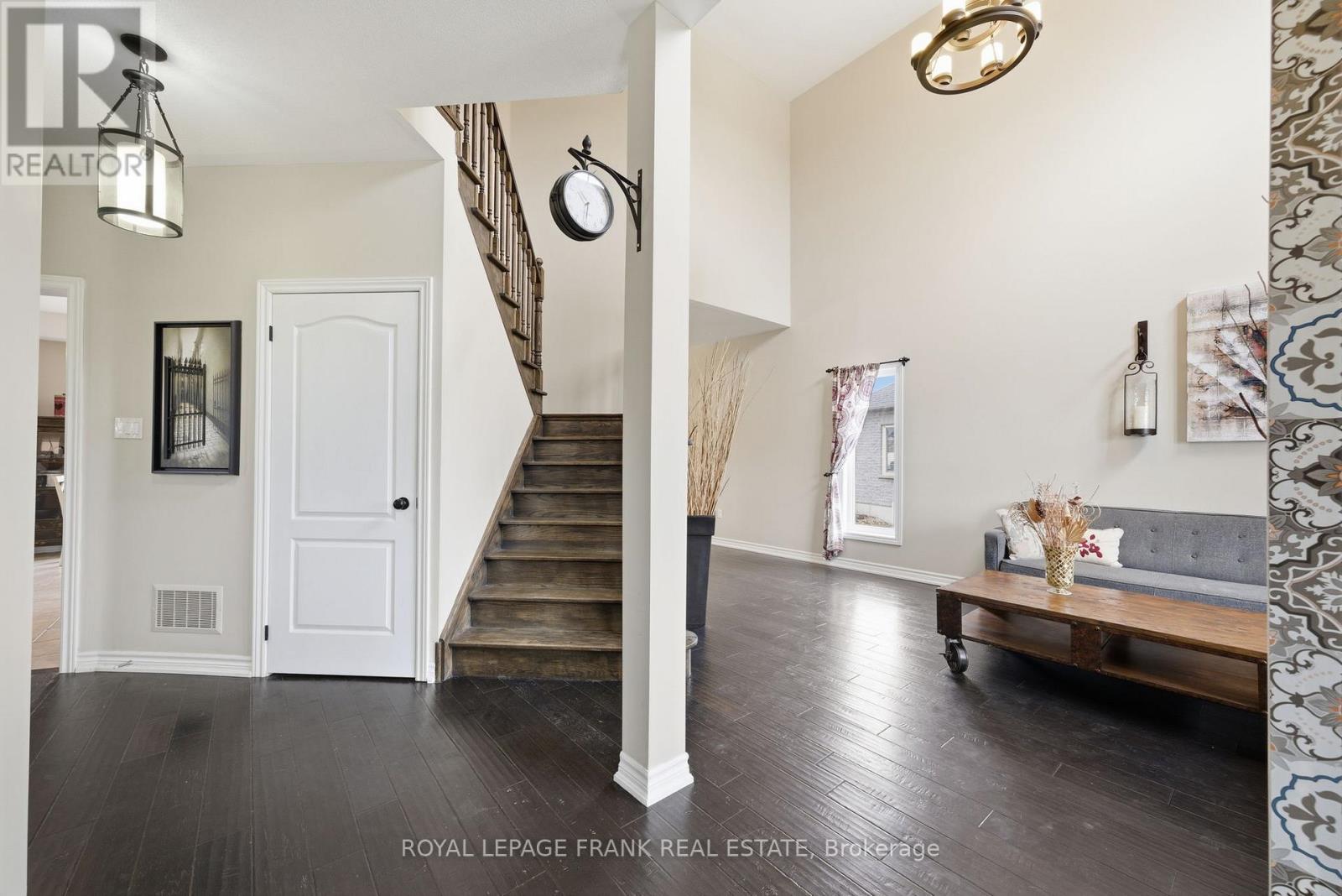 8 Kyle Court, Kawartha Lakes, Ontario  K9V 0E2 - Photo 9 - X12951300