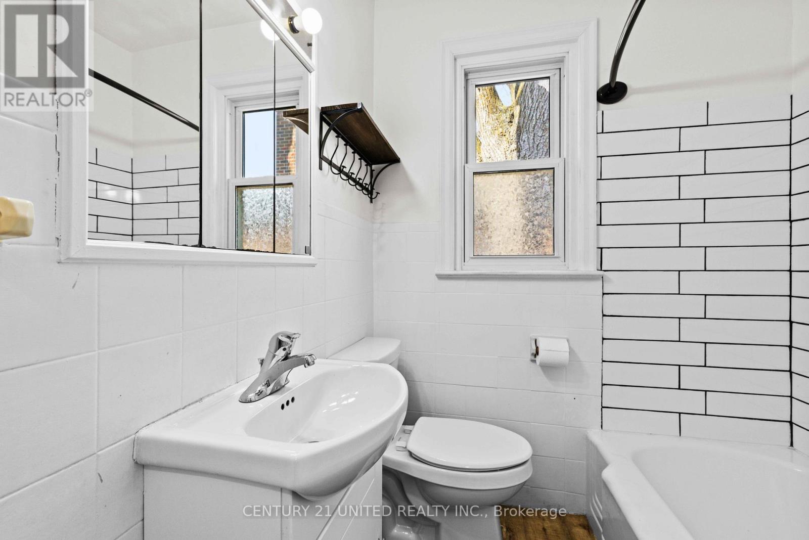 661 Rubidge Street, Peterborough (Town Ward 3), Ontario  K9H 4G2 - Photo 11 - X12951394