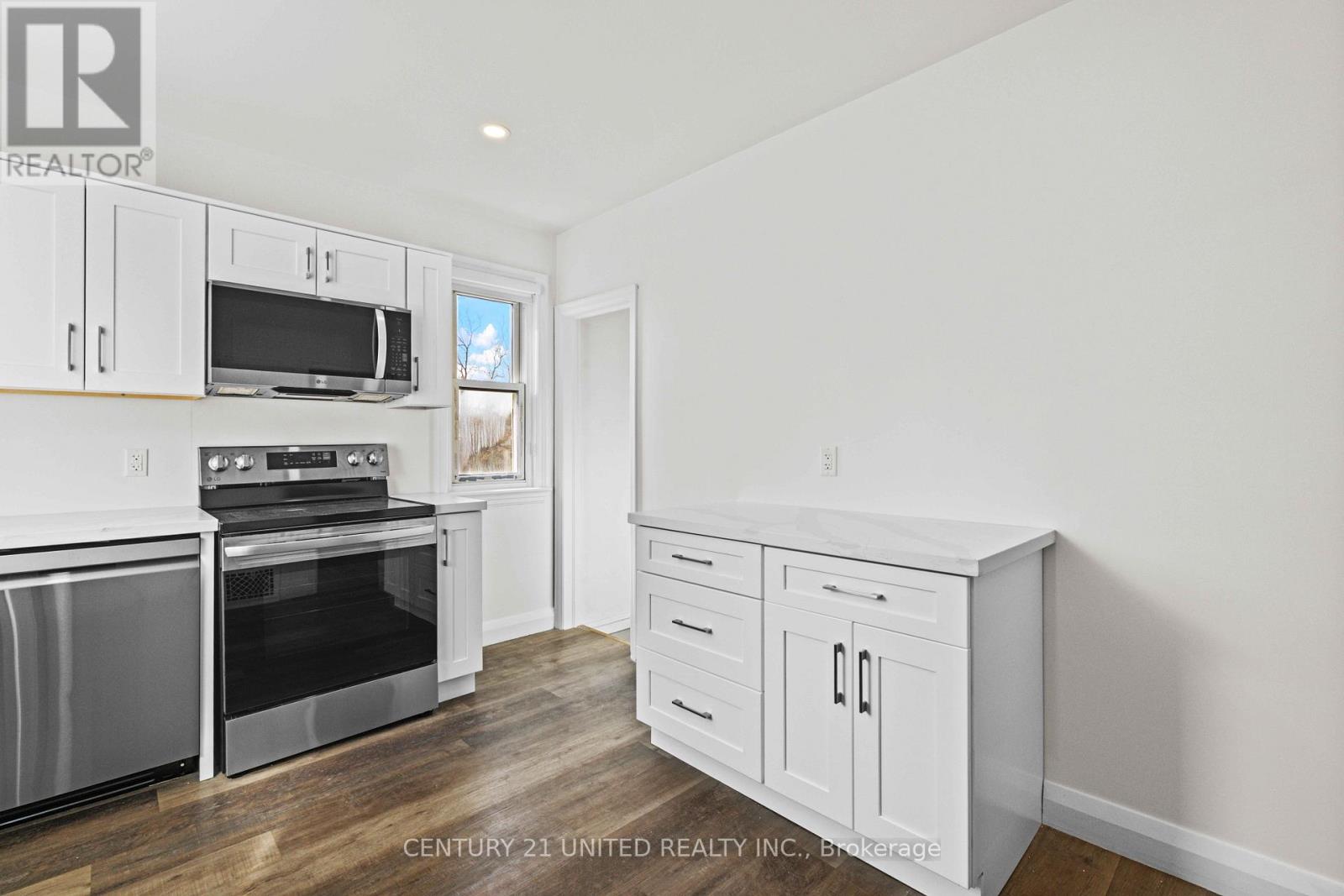 661 Rubidge Street, Peterborough (Town Ward 3), Ontario  K9H 4G2 - Photo 5 - X12951394