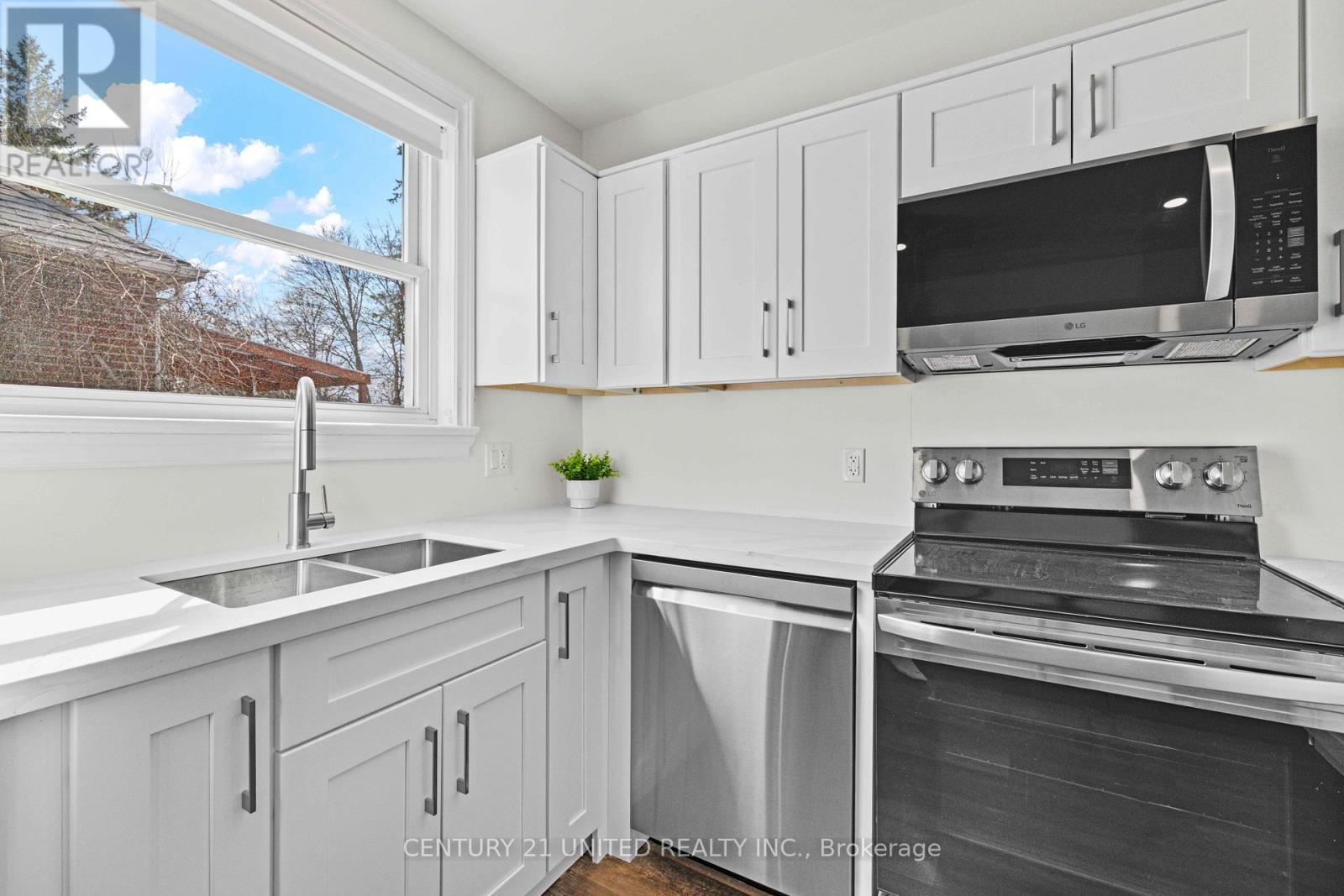 661 Rubidge Street, Peterborough (Town Ward 3), Ontario  K9H 4G2 - Photo 6 - X12951394