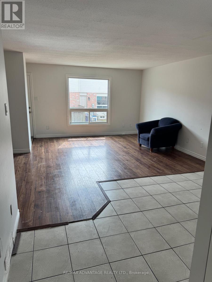 22 - 151 Bonaventure Drive N, London East, Ontario  N5V 4M1 - Photo 3 - X12951354