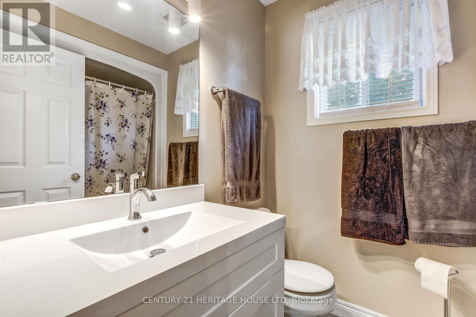 18 Hickory Boulevard W, Strathroy-Caradoc, Ontario  N7G 4A9 - Photo 12 - X12951390