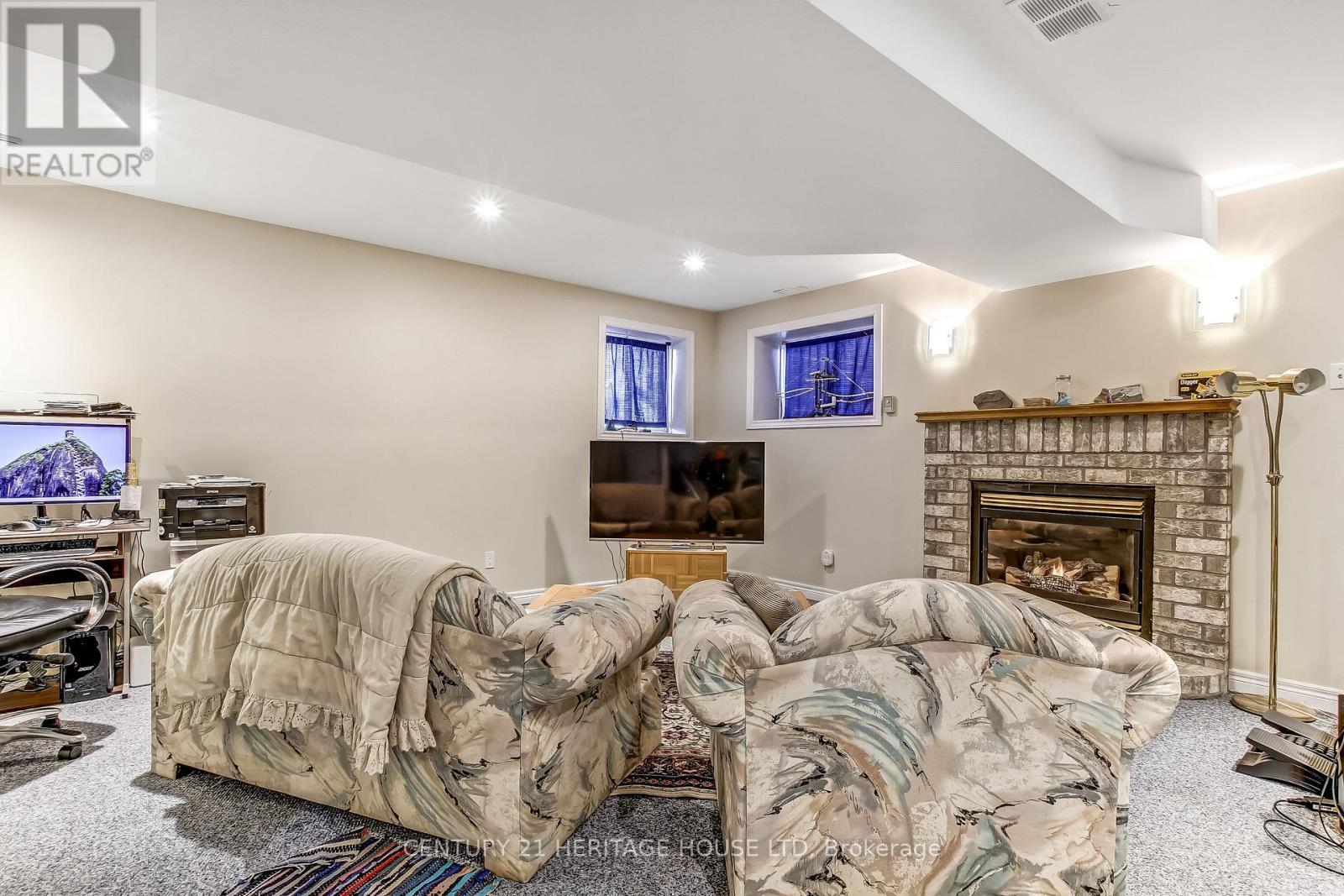 18 Hickory Boulevard W, Strathroy-Caradoc, Ontario  N7G 4A9 - Photo 13 - X12951390