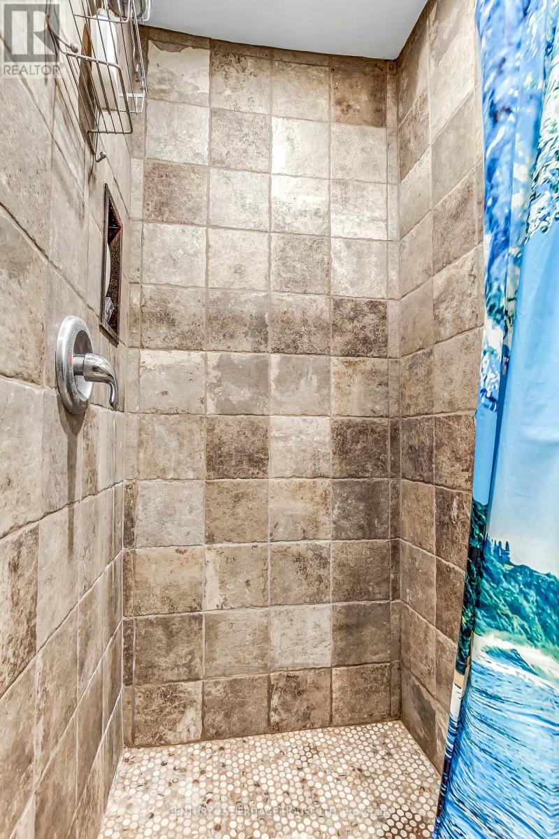 18 Hickory Boulevard W, Strathroy-Caradoc, Ontario  N7G 4A9 - Photo 16 - X12951390