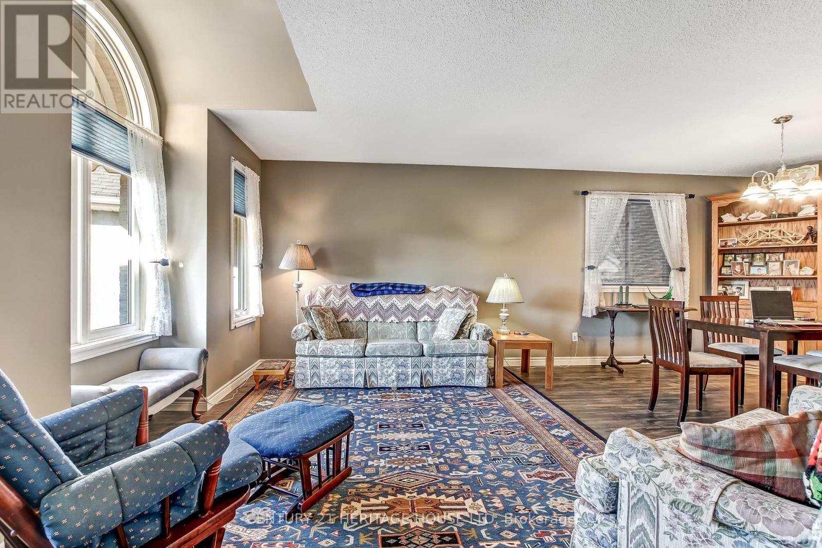 18 Hickory Boulevard W, Strathroy-Caradoc, Ontario  N7G 4A9 - Photo 2 - X12951390