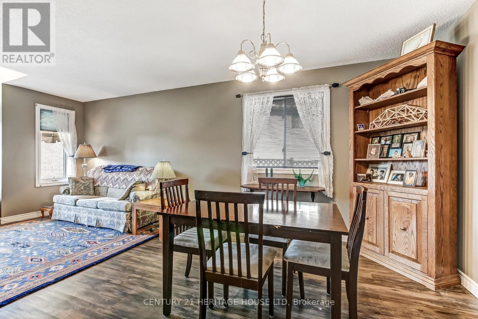 18 Hickory Boulevard W, Strathroy-Caradoc, Ontario  N7G 4A9 - Photo 4 - X12951390