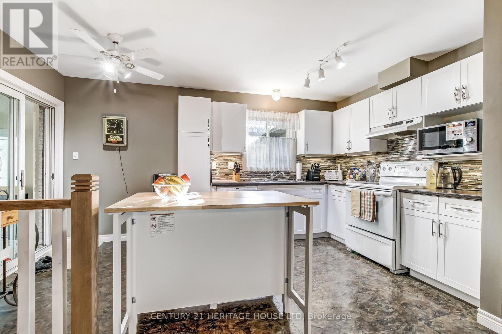 18 Hickory Boulevard W, Strathroy-Caradoc, Ontario  N7G 4A9 - Photo 5 - X12951390