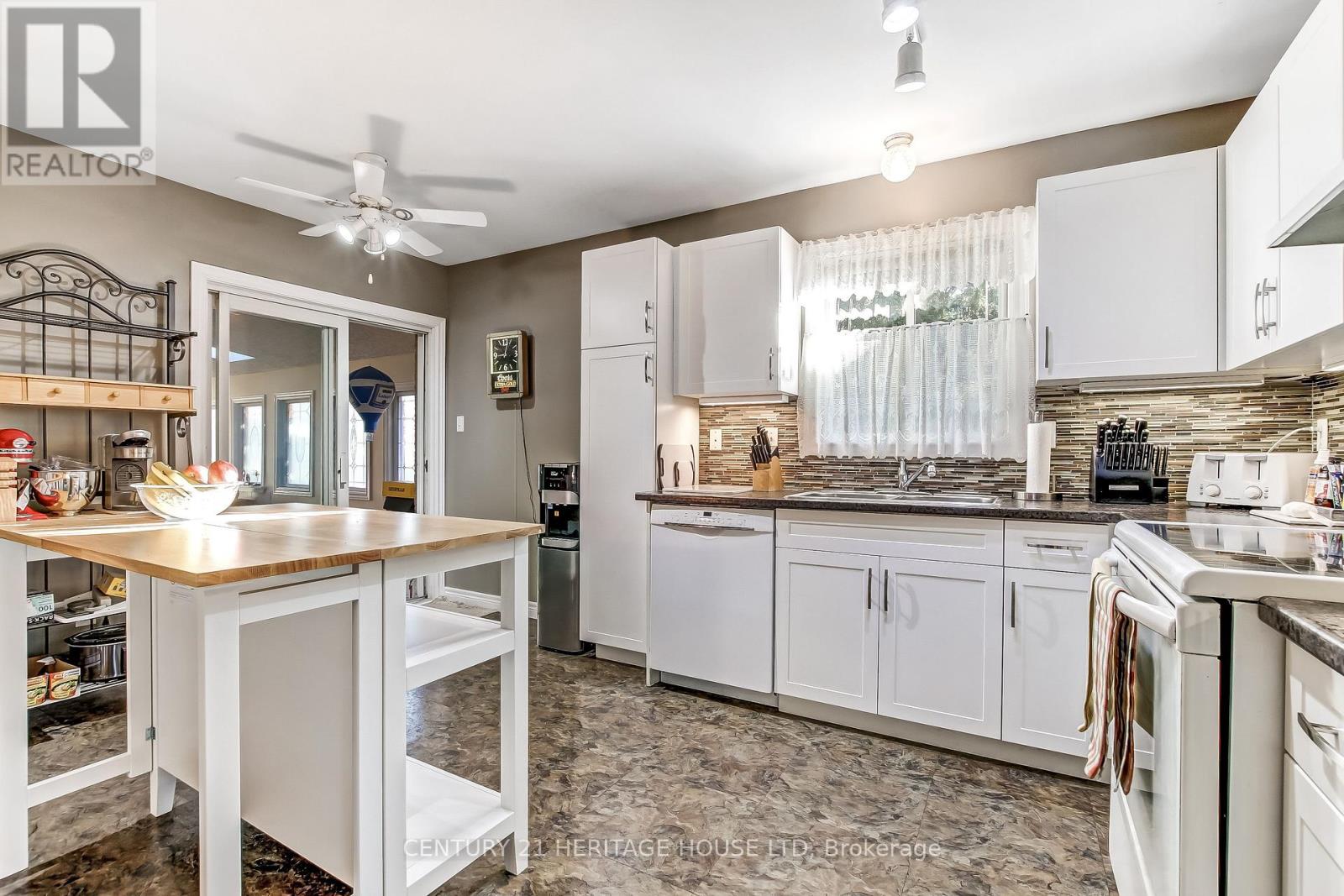 18 Hickory Boulevard W, Strathroy-Caradoc, Ontario  N7G 4A9 - Photo 6 - X12951390