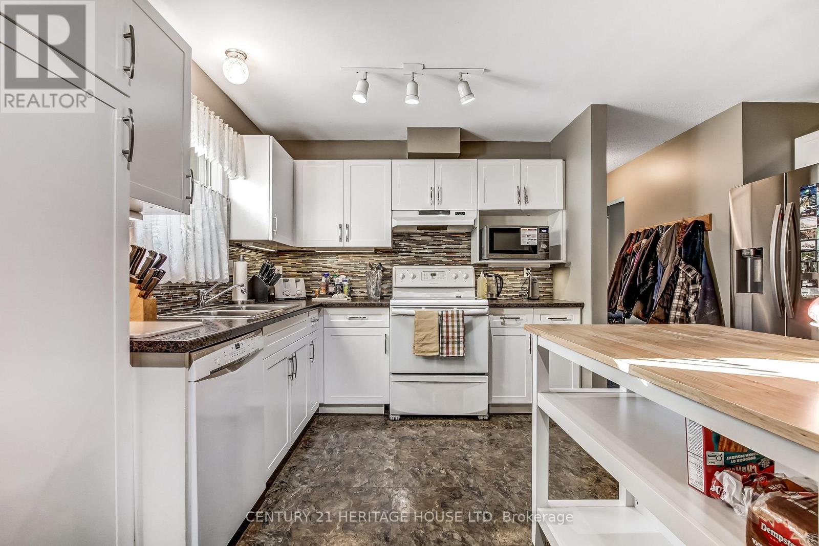 18 Hickory Boulevard W, Strathroy-Caradoc, Ontario  N7G 4A9 - Photo 7 - X12951390