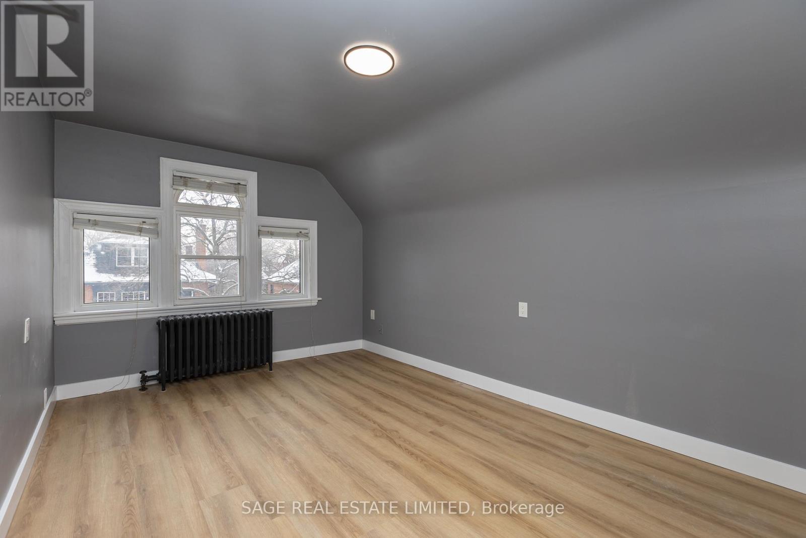 3 - 28 Eastbourne Avenue, Hamilton, Ontario  L8M 2M7 - Photo 3 - X12950964