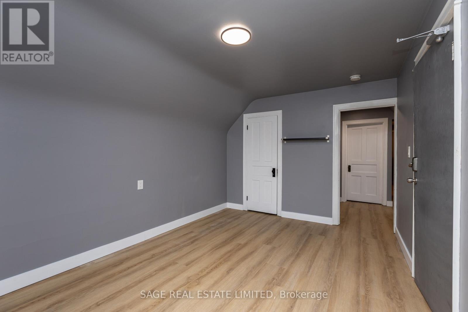 3 - 28 Eastbourne Avenue, Hamilton, Ontario  L8M 2M7 - Photo 4 - X12950964