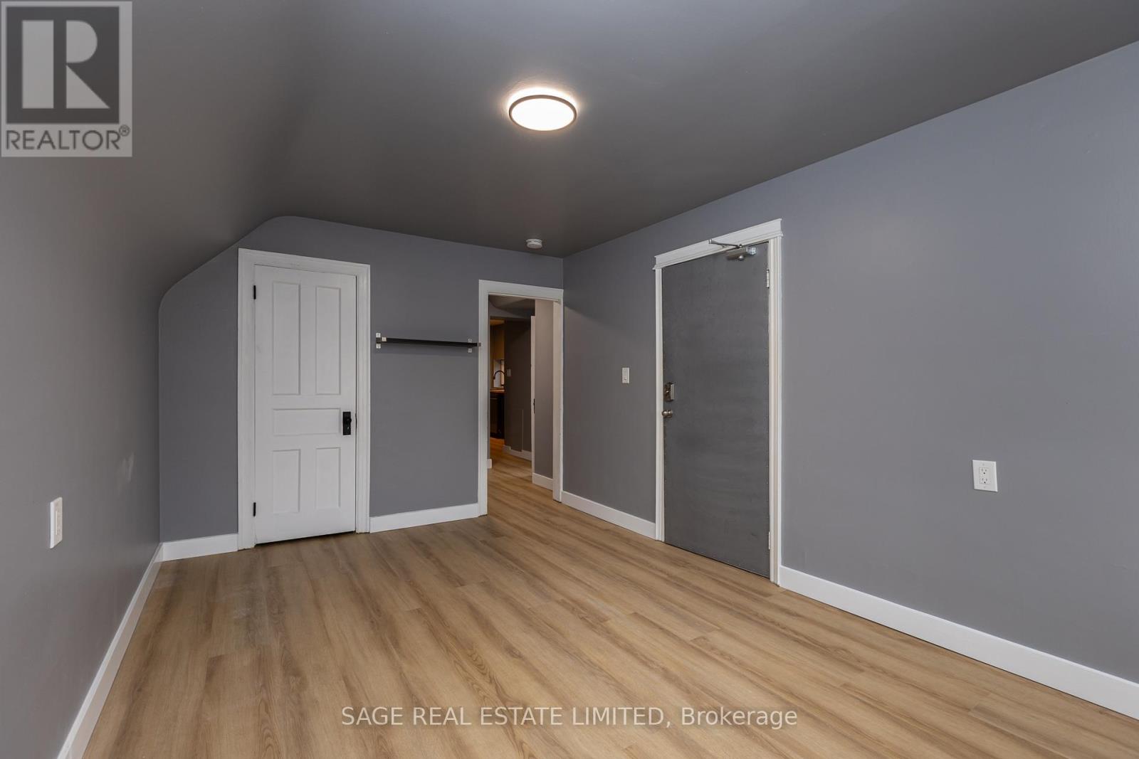 3 - 28 Eastbourne Avenue, Hamilton, Ontario  L8M 2M7 - Photo 5 - X12950964