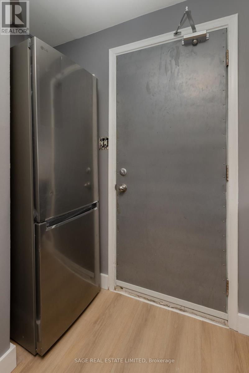 3 - 28 Eastbourne Avenue, Hamilton, Ontario  L8M 2M7 - Photo 8 - X12950964