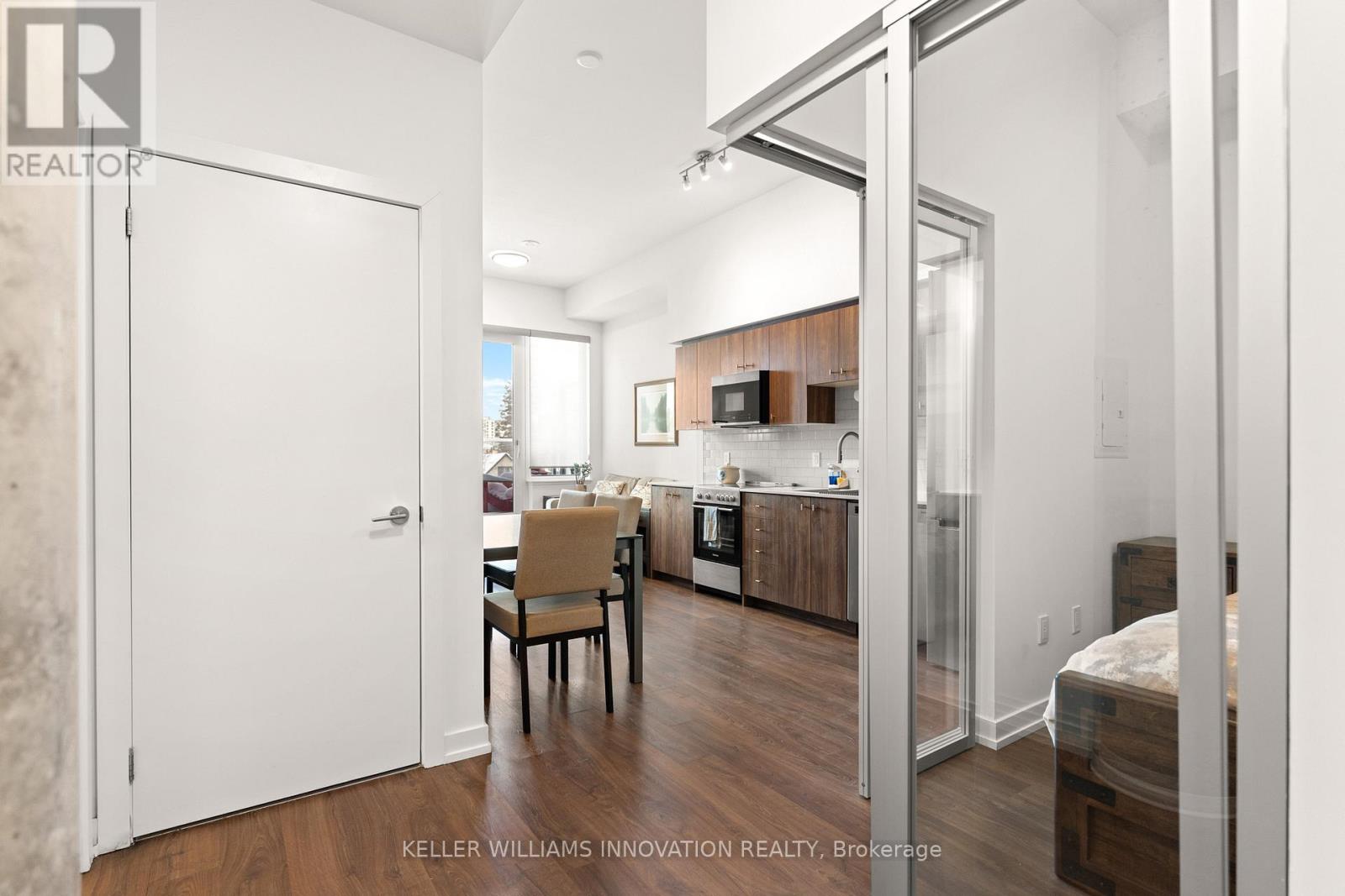 317 - 15 Wellington Street, Kitchener, Ontario  N2G 0E4 - Photo 4 - X12951100