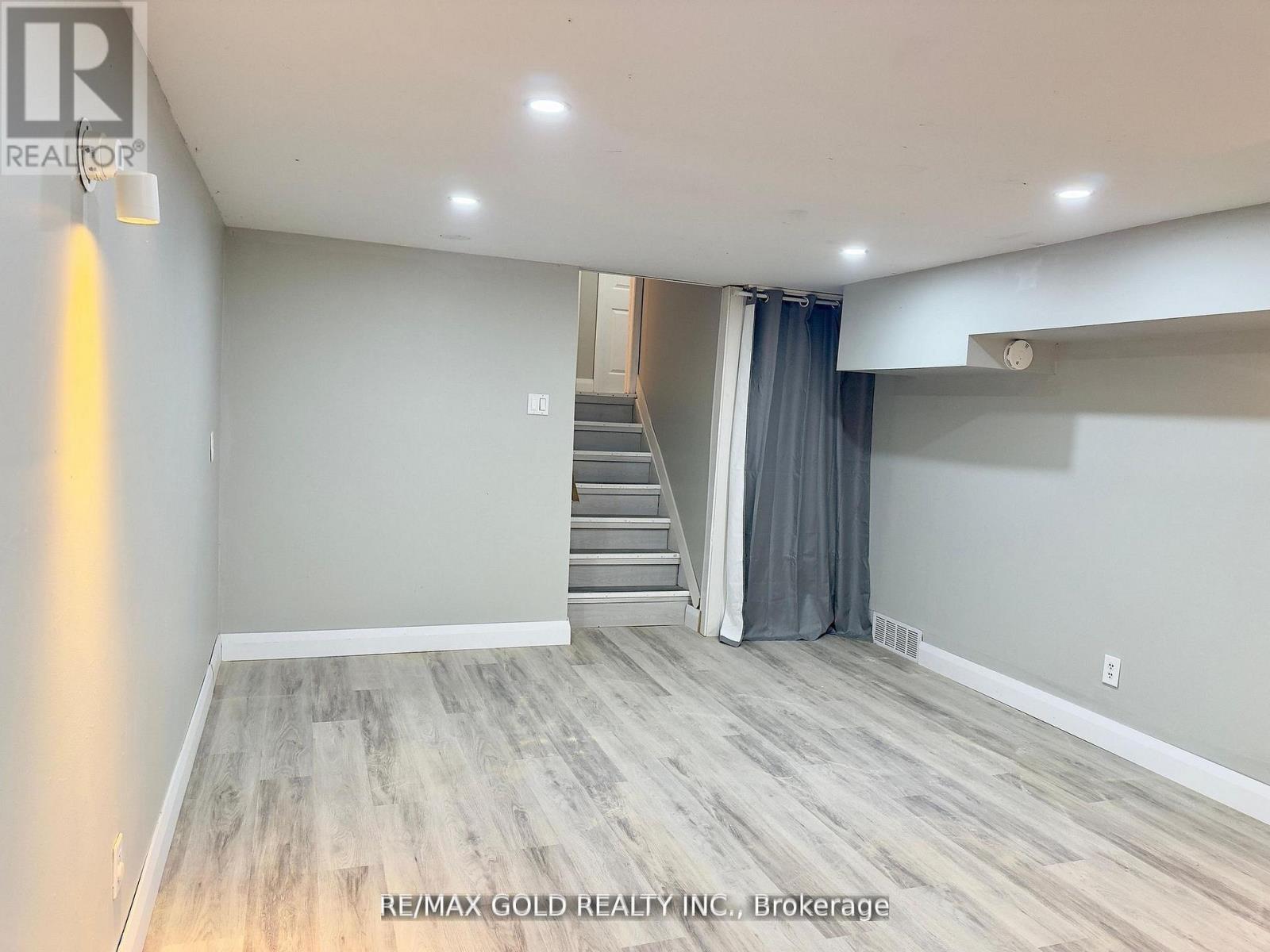 Lower - 156 Mooregate Crescent, Kitchener, Ontario  N2M 2G1 - Photo 13 - X12951146