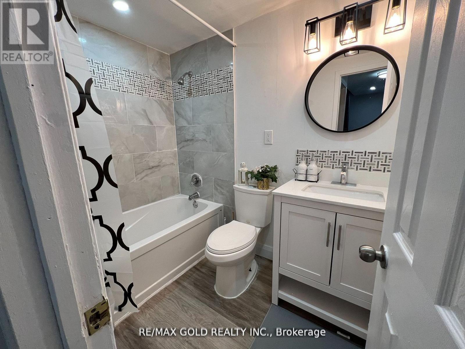 Lower - 156 Mooregate Crescent, Kitchener, Ontario  N2M 2G1 - Photo 23 - X12951146