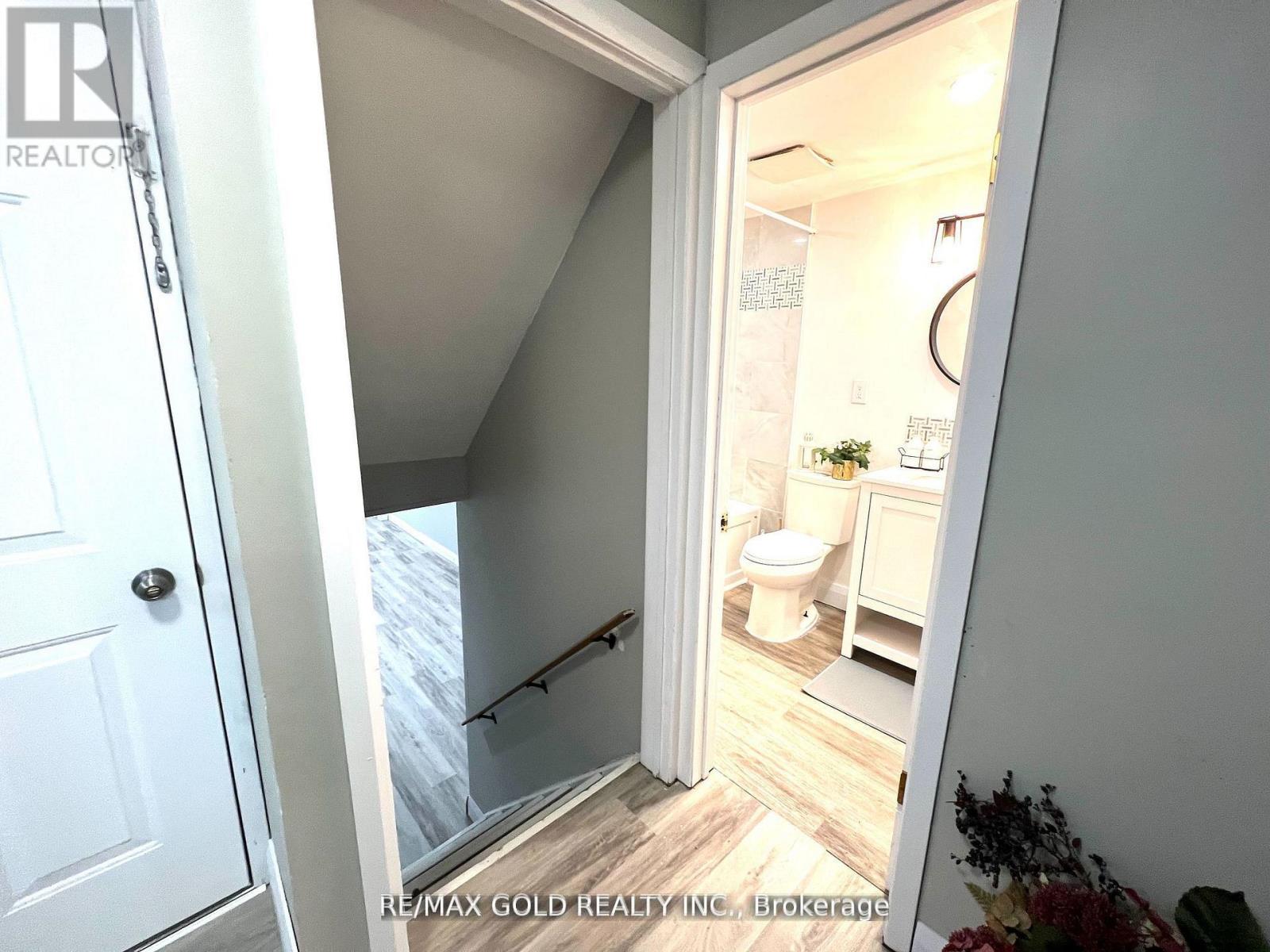 Lower - 156 Mooregate Crescent, Kitchener, Ontario  N2M 2G1 - Photo 5 - X12951146