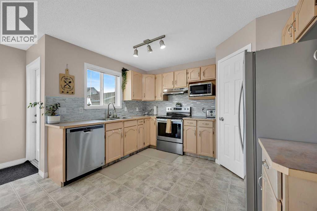 26 Saddlemead Close NE, Calgary, Alberta  T3J 4M6 - Photo 7 - A2279764