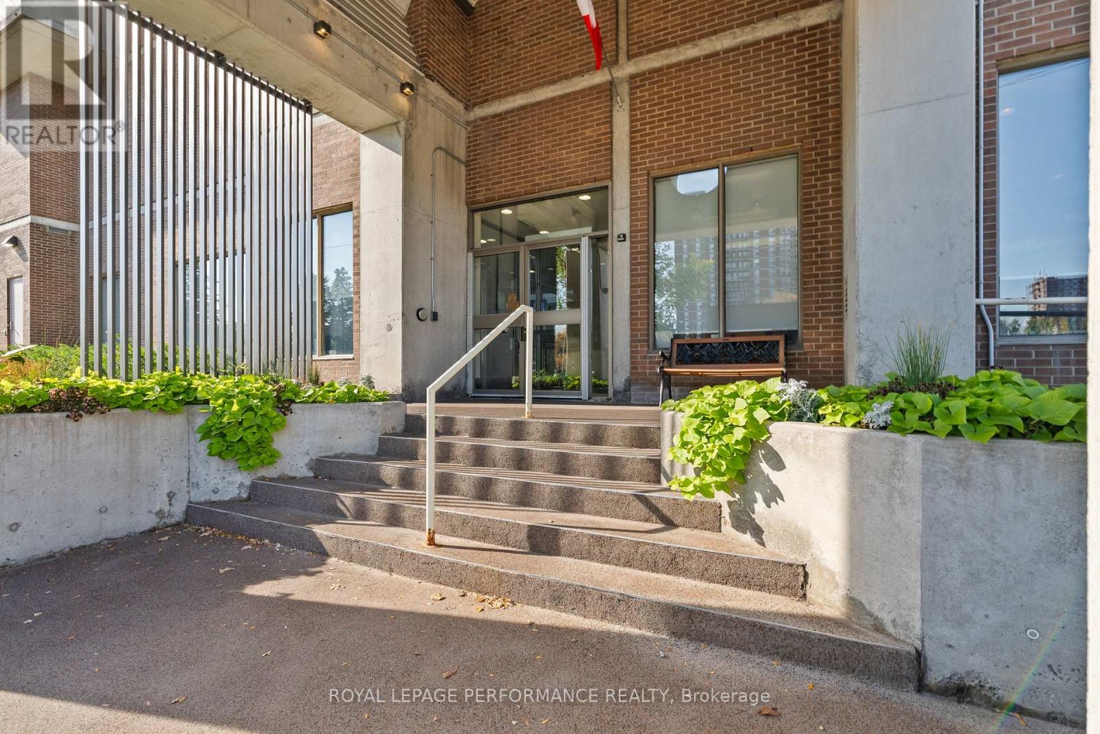 Unit #407 - 200 Lafontaine Avenue, Ottawa, Ontario  K1L 8K8 - Photo 2 - X12951376