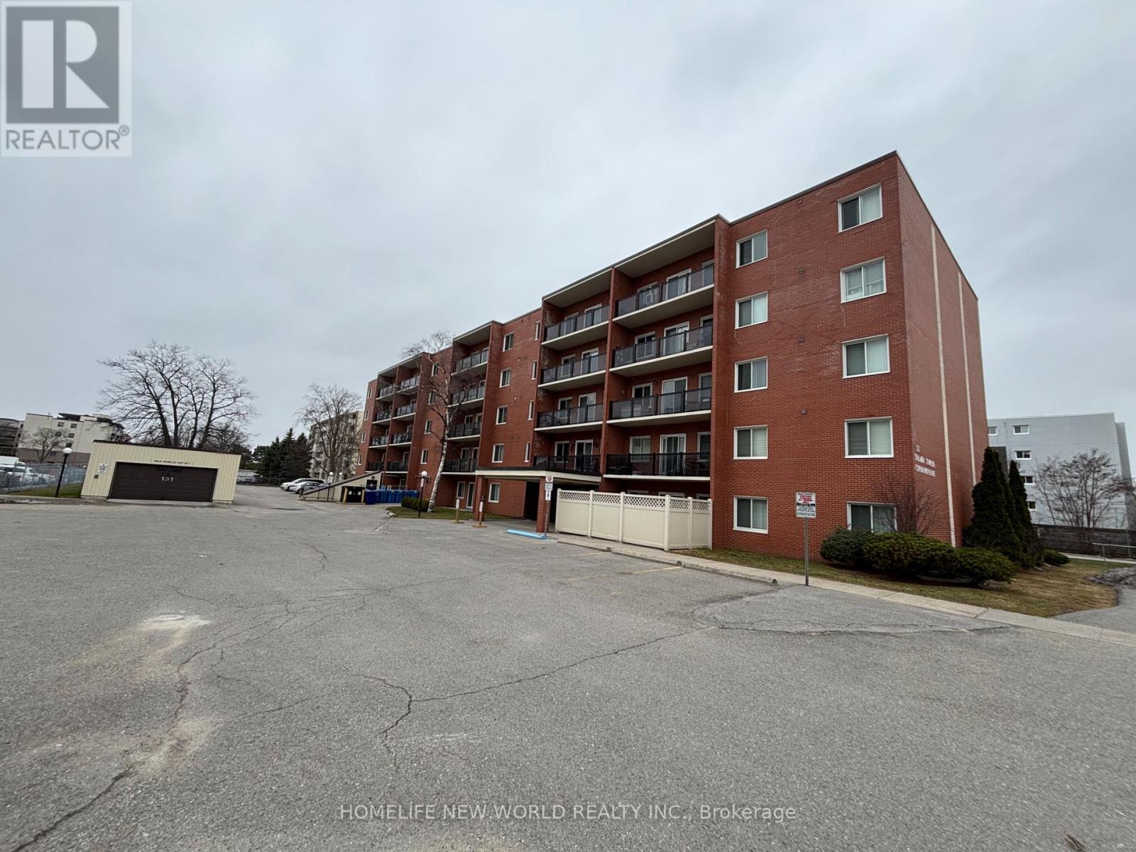 402 - 131 TAUNTON ROAD E, Oshawa, Ontario