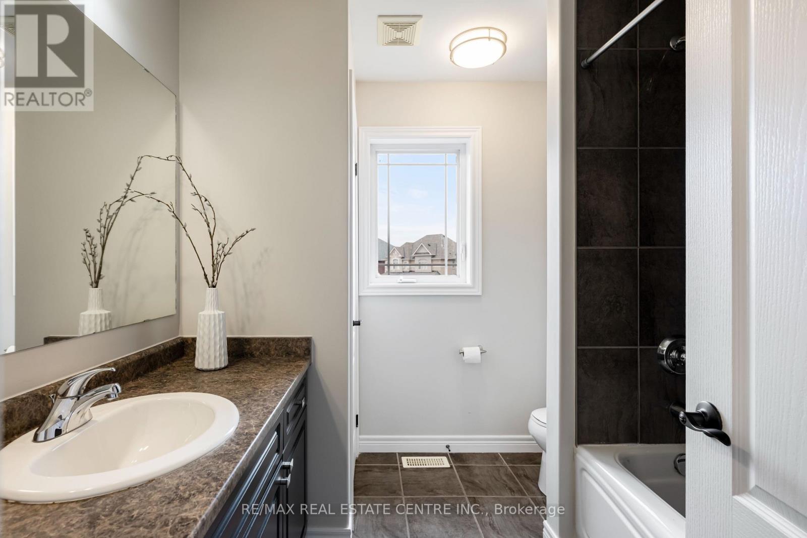 51 Burt Avenue, New Tecumseth, Ontario  L9R 0G8 - Photo 15 - N12948782