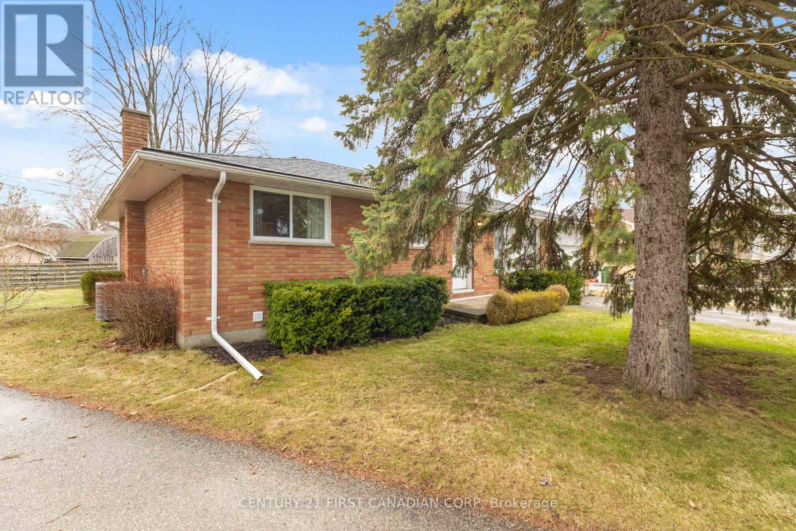 7 Howard Place, St. Thomas, Ontario  N5R 1E8 - Photo 5 - X12950110