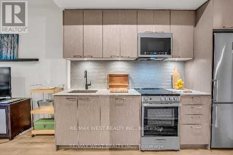 617 - 1808 St. Clair Avenue W, Toronto, Ontario  M6N 0C1 - Photo 11 - W12950778